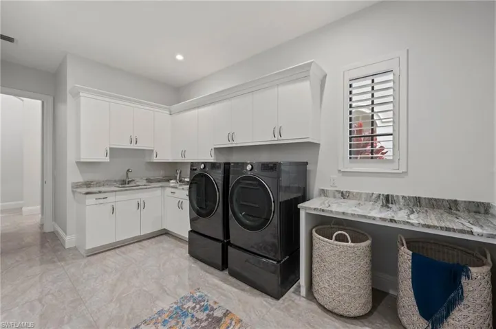 6641 Edgecumbe Dr, Naples, Florida 34119
