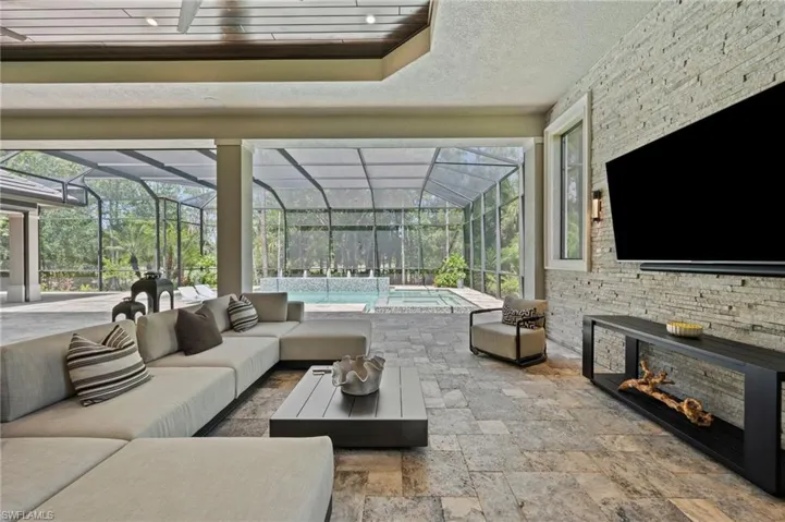 6641 Edgecumbe Dr, Naples, Florida 34119