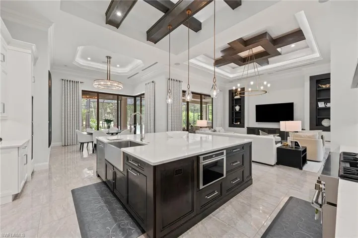6641 Edgecumbe Dr, Naples, Florida 34119