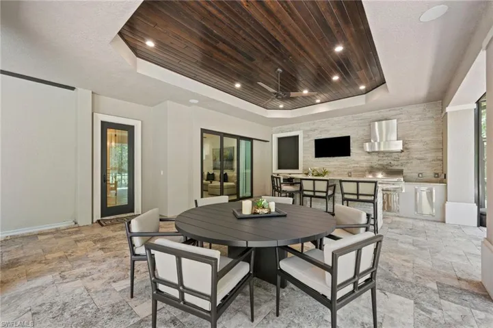6641 Edgecumbe Dr, Naples, Florida 34119