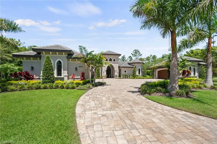 6641 Edgecumbe Dr, Naples, Florida 34119