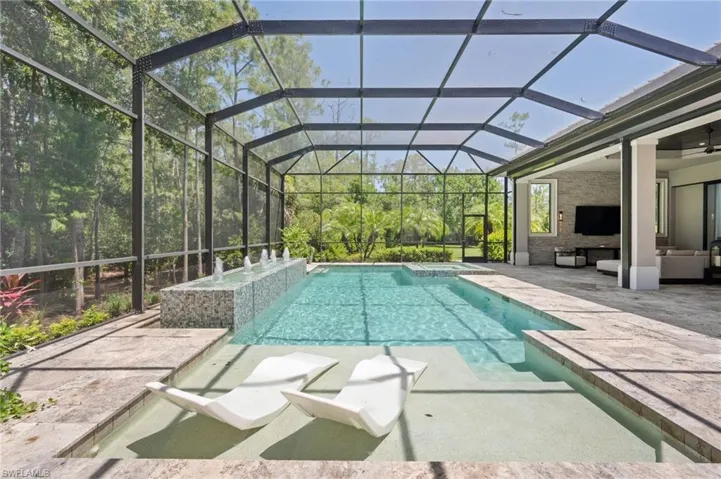 6641 Edgecumbe Dr, Naples, Florida 34119