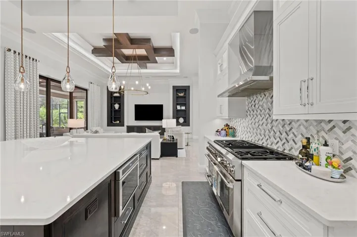 6641 Edgecumbe Dr, Naples, Florida 34119