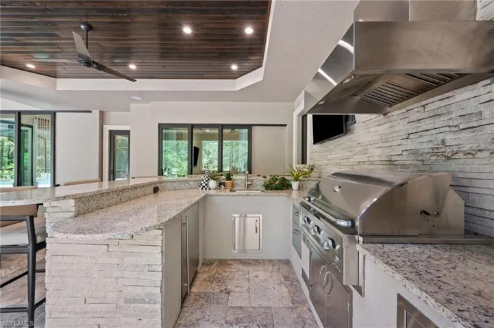 6641 Edgecumbe Dr, Naples, Florida 34119