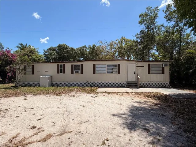 8205  Suncoast  DR, North Fort Myers, FL 33917