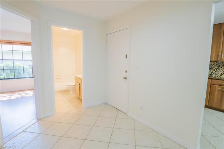 6648  Tannin  LN, NAPLES, FL 34109