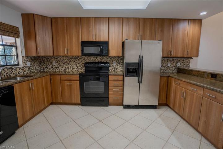 6648  Tannin  LN, NAPLES, FL 34109
