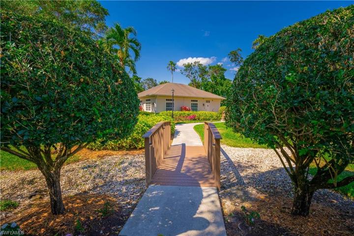 6648  Tannin  LN, NAPLES, FL 34109