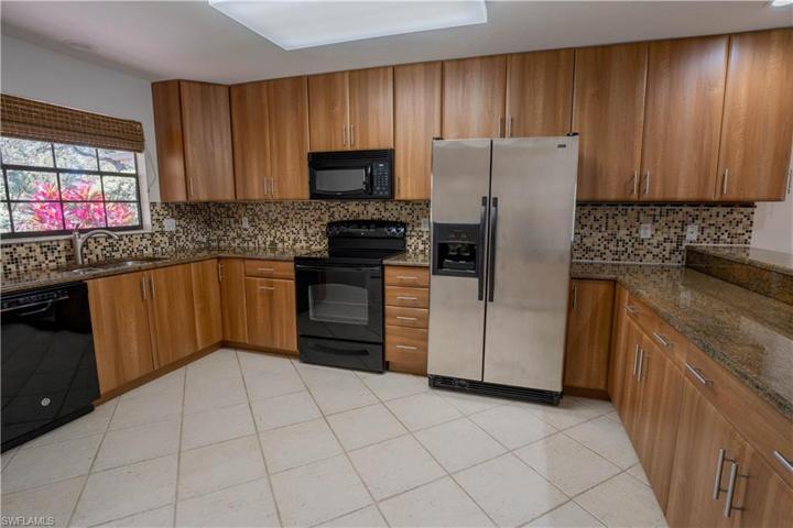 6648  Tannin  LN, NAPLES, FL 34109