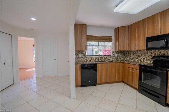 6648  Tannin  LN, NAPLES, FL 34109