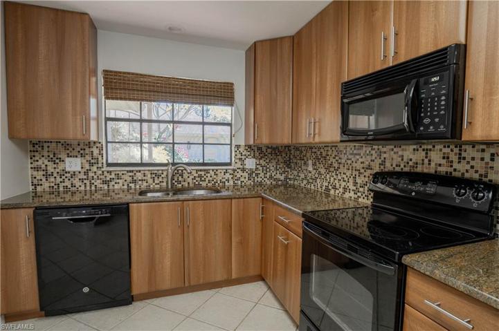 6648  Tannin  LN, NAPLES, FL 34109