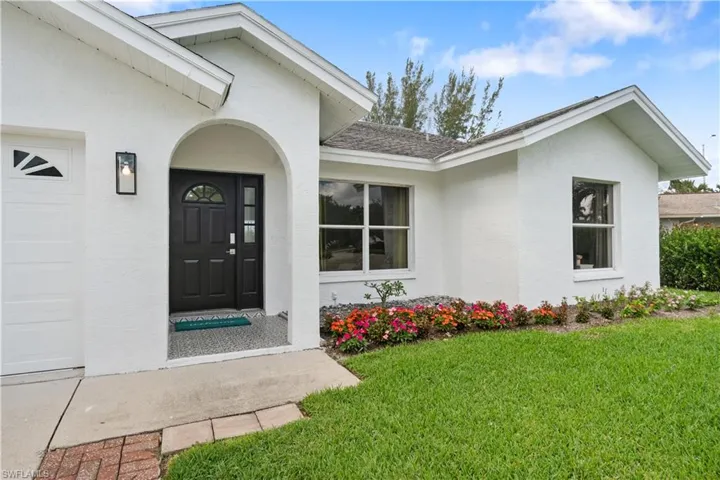 1719  Camelia  LN, Naples, FL 34105