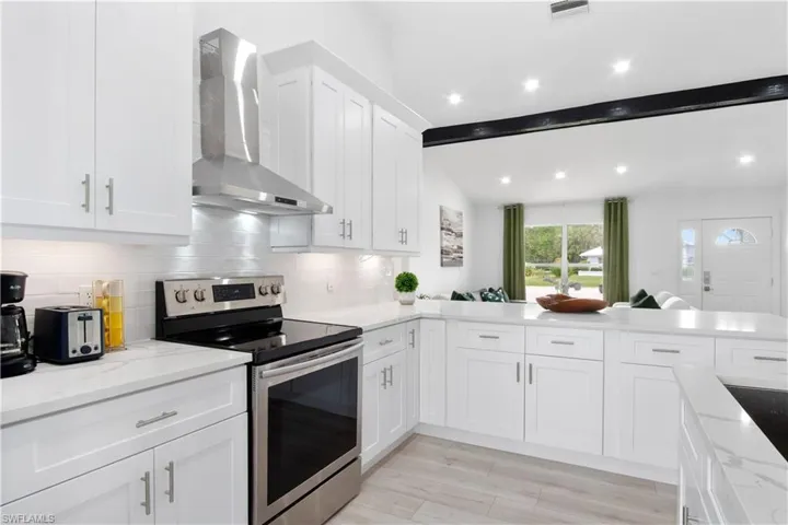 1719  Camelia  LN, Naples, FL 34105