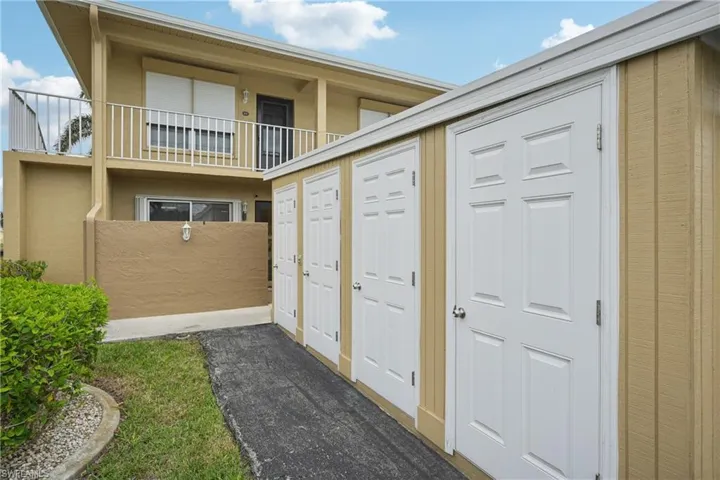 Entrance to property with a balcony