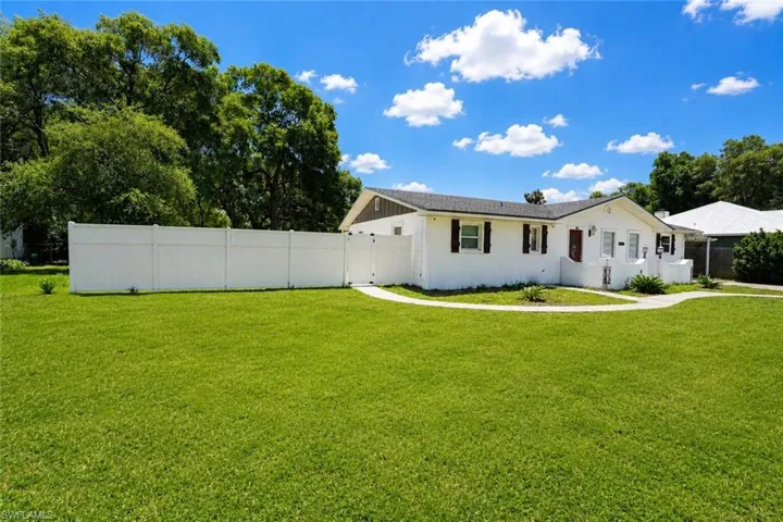 655 Pointview Rd, Keystone Heights, Florida 32656
