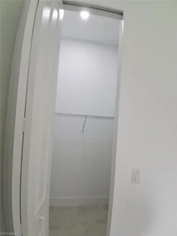 walking closet bedroom 3