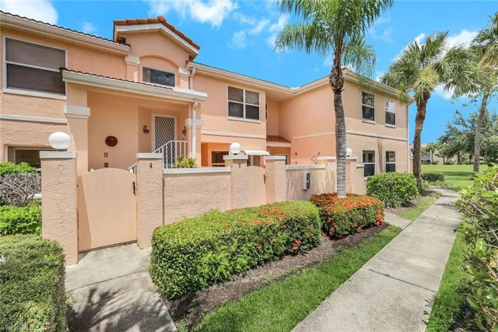 576  Woodshire  LN, Naples, FL 34105