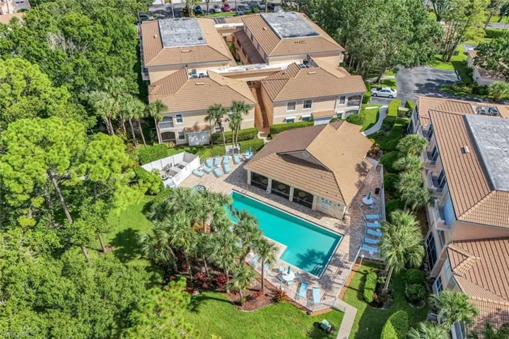 576  Woodshire  LN, Naples, FL 34105