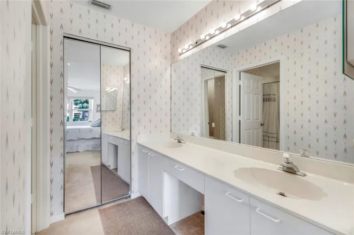 576  Woodshire  LN, Naples, FL 34105