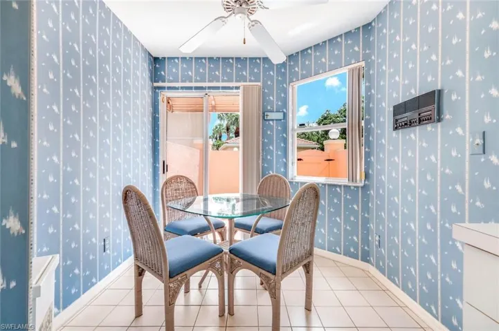 576  Woodshire  LN, Naples, FL 34105