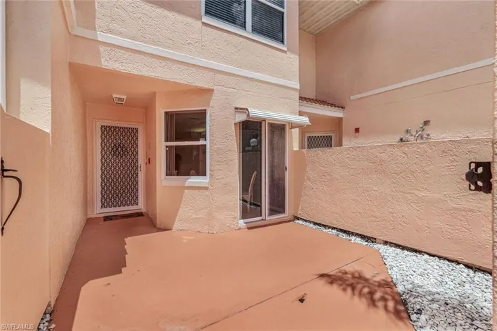 576  Woodshire  LN, Naples, FL 34105