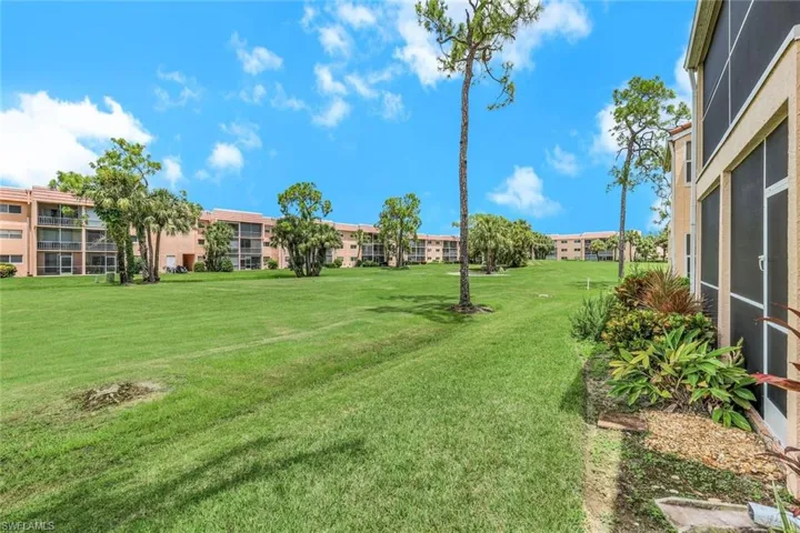 576  Woodshire  LN, Naples, FL 34105
