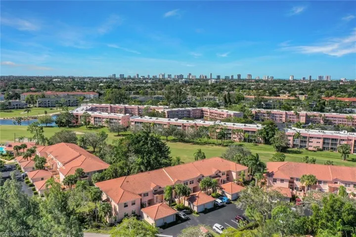 576  Woodshire  LN, Naples, FL 34105