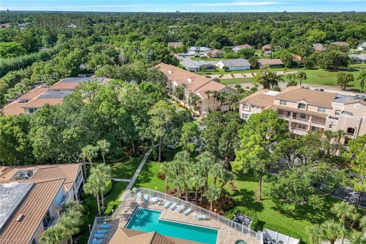 576  Woodshire  LN, Naples, FL 34105