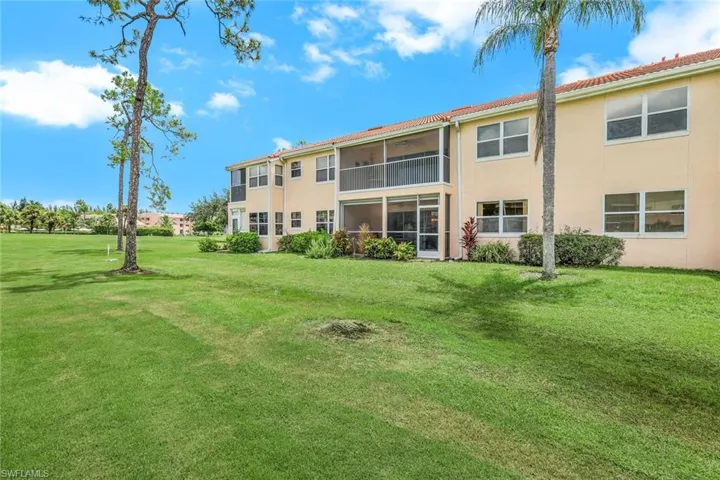 576  Woodshire  LN, Naples, FL 34105