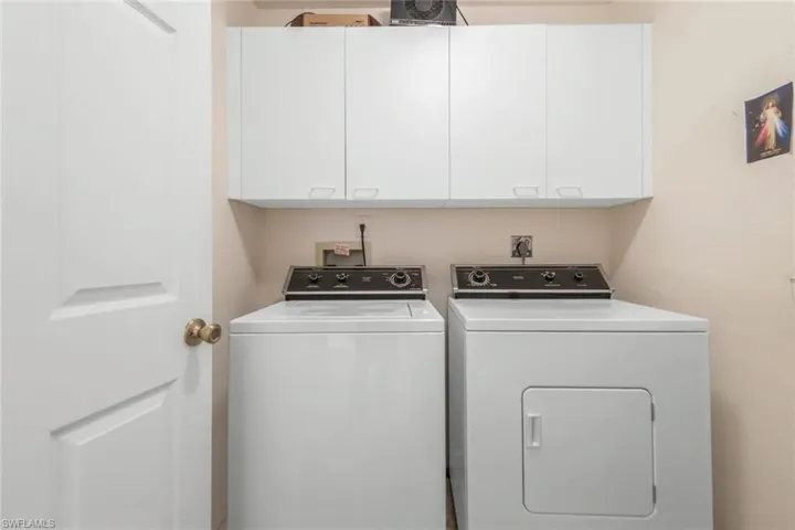 576  Woodshire  LN, Naples, FL 34105