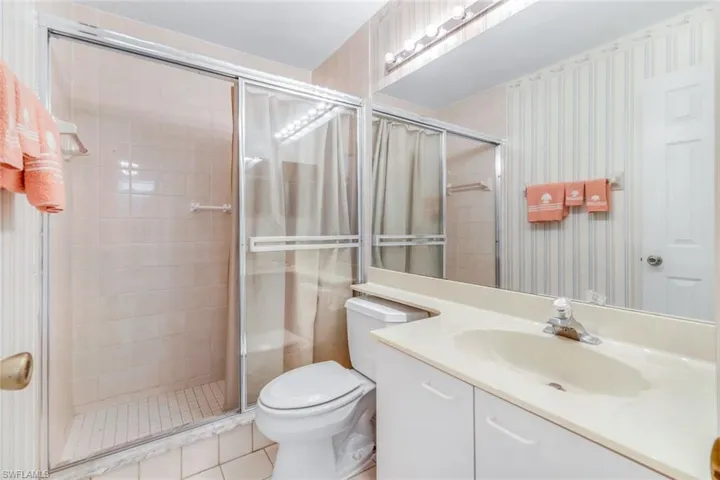 576  Woodshire  LN, Naples, FL 34105