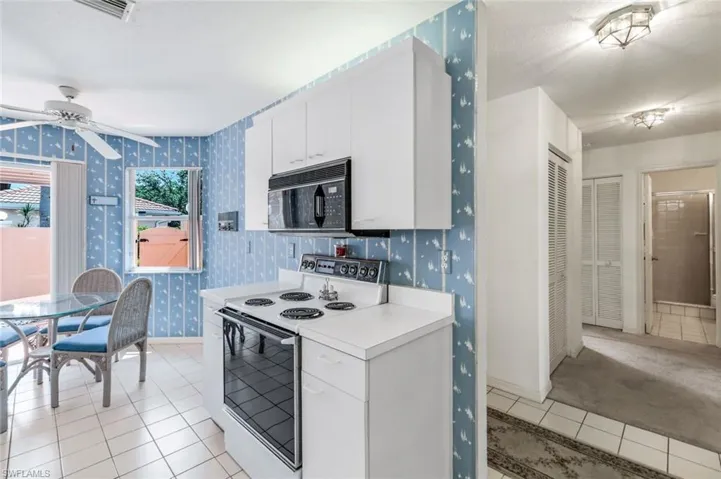 576  Woodshire  LN, Naples, FL 34105