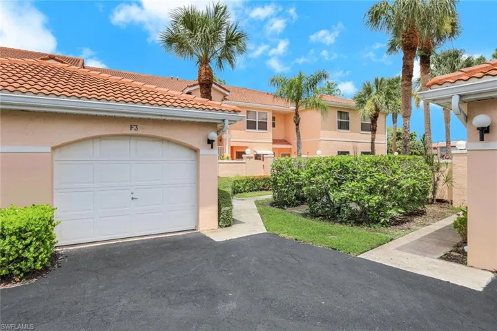 576  Woodshire  LN, Naples, FL 34105