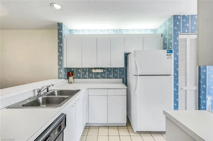 576  Woodshire  LN, Naples, FL 34105