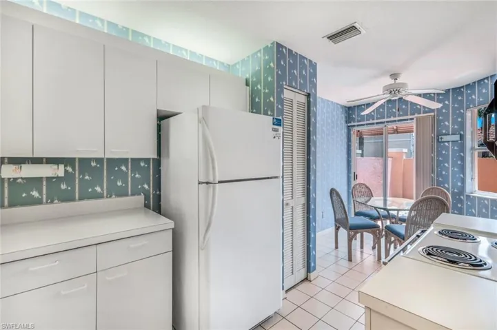 576  Woodshire  LN, Naples, FL 34105
