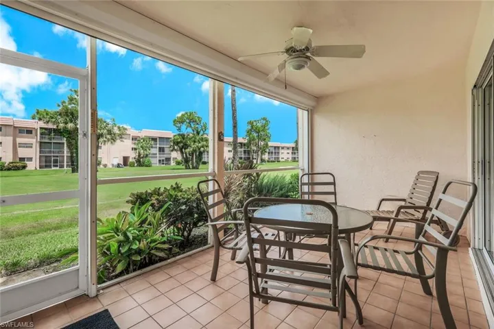 576  Woodshire  LN, Naples, FL 34105