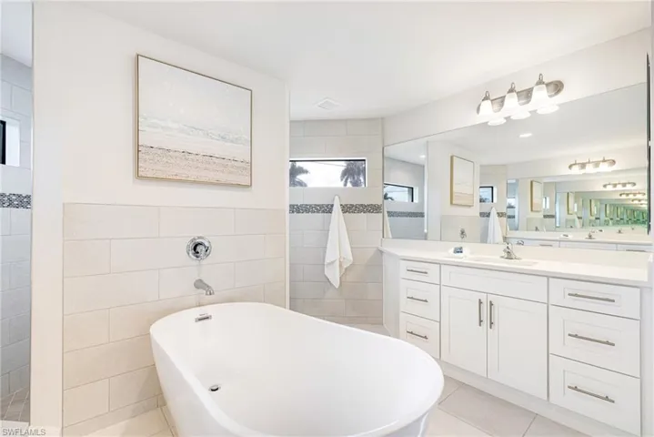 Check out this soak tub - Calgon take me away!