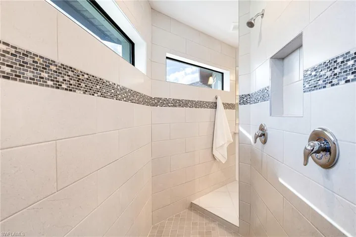 Walk around 'Party' shower with multi shower heads