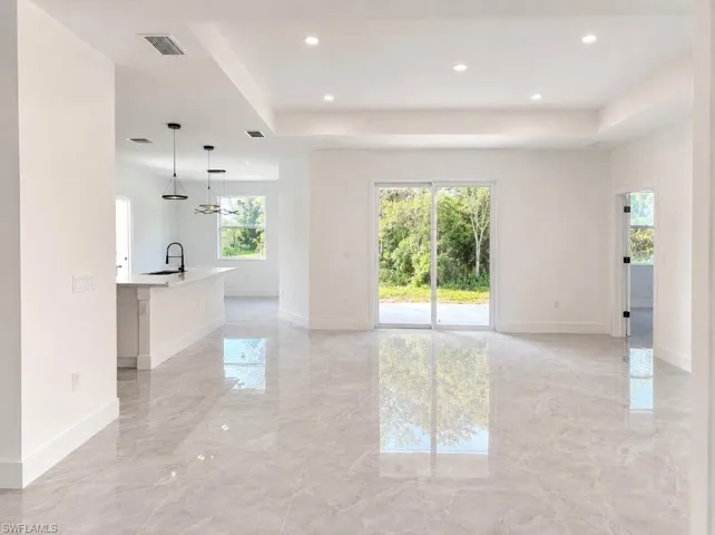 302 Stonybrook Ave, Lehigh Acres, Florida 33972