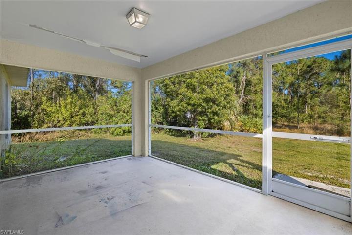 709  Bennington  DR, LEHIGH ACRES, FL 33974