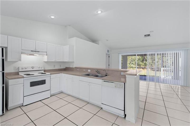 709  Bennington  DR, LEHIGH ACRES, FL 33974