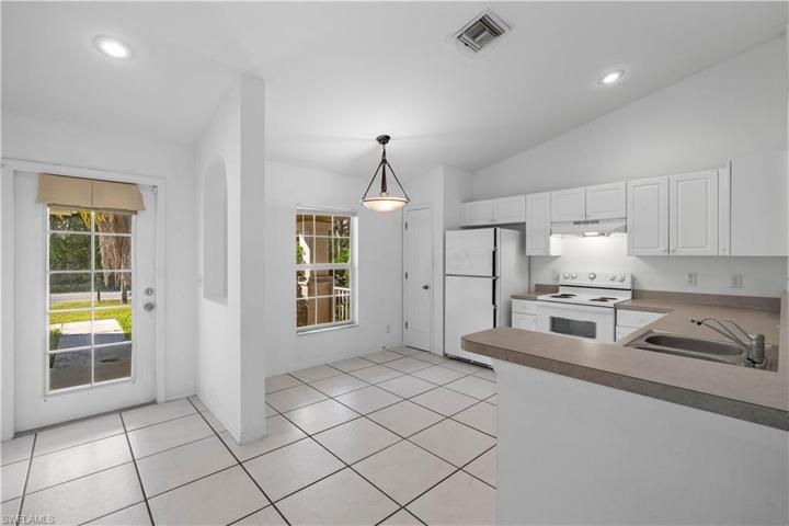 709  Bennington  DR, LEHIGH ACRES, FL 33974
