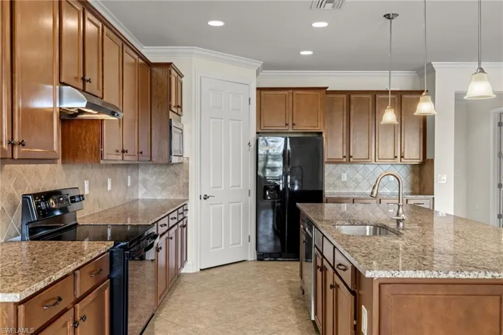 11897  Dixon  DR, Fort Myers, FL 33913
