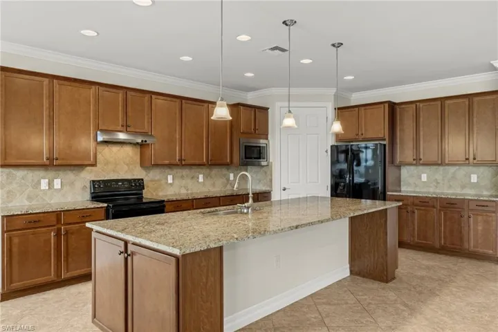 11897  Dixon  DR, Fort Myers, FL 33913