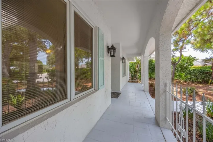 816 Turkey Oak Ln, Naples, Florida 34108