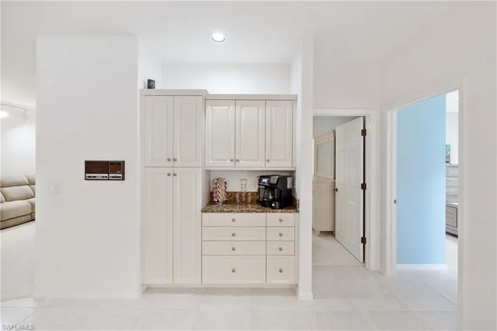 816 Turkey Oak Ln, Naples, Florida 34108