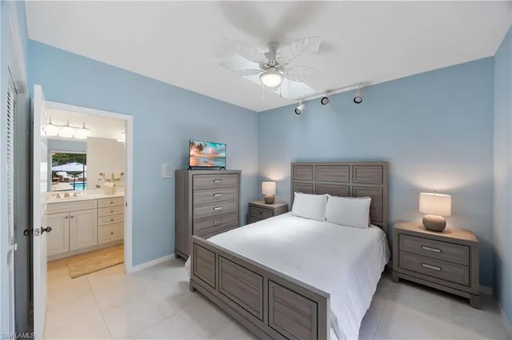 816 Turkey Oak Ln, Naples, Florida 34108
