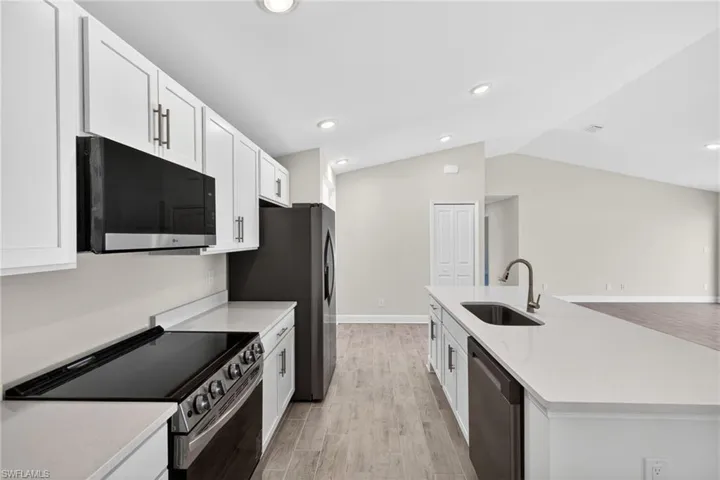 1135 Nw 8th Pl, Cape Coral, Florida 33993