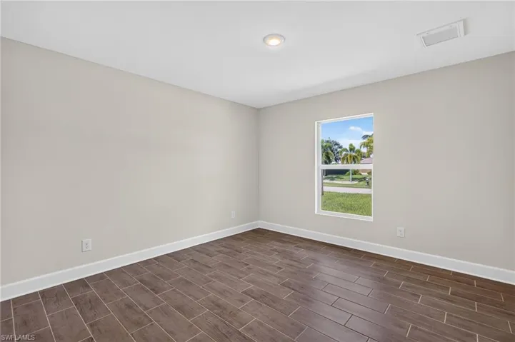 1135 Nw 8th Pl, Cape Coral, Florida 33993