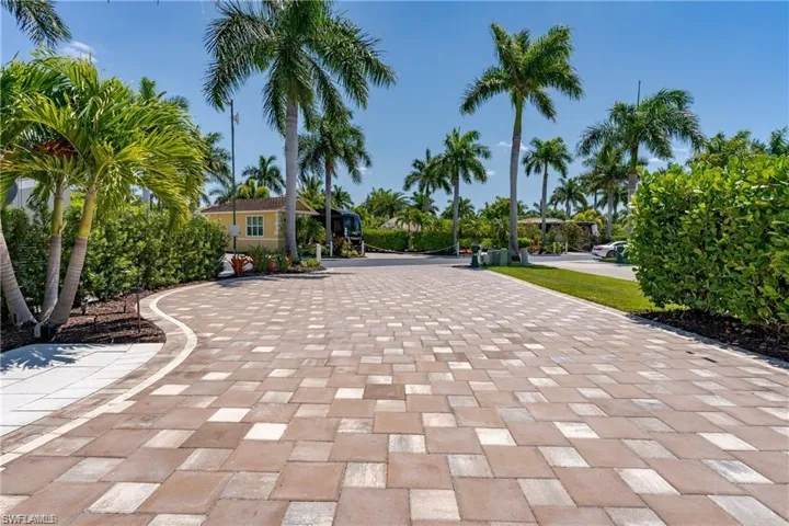 13461 Ladyfish Ln, Naples, Florida 34114